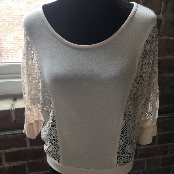Cream lace top - Picture 1 of 3